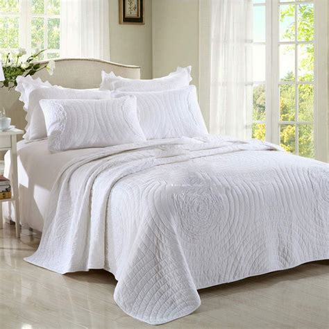 Lightweight bedspread king size - Decorate your bed with the ornate stitching and unique pattern of the fleur de lis bedspread. Add timeless style to your bedding with the traditional matelassé that features patterned oversized medallions crafted from 100 percent of the softest premium cotton. Elegant and simple in design, this bedspread can be used year-round either on top of the bed with …